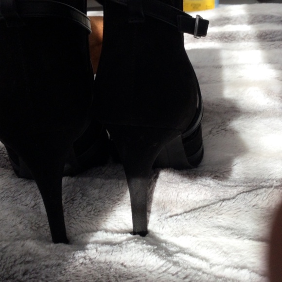 Black faux suede heels size 8 - Picture 7 of 8